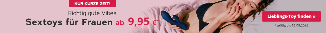 Eine Frau in schwarzer Unterwäsche liegt auf rosafarbenen Bettlaken und hält ein blaues Sextoy in der Hand. Text: „Richtig gute Vibes - SEXTOYS FÜR FRAUEN ab 9,95€*“, unten ein roter Button „Lieblings-Toy finden »“, gültig bis 16.08.2026.