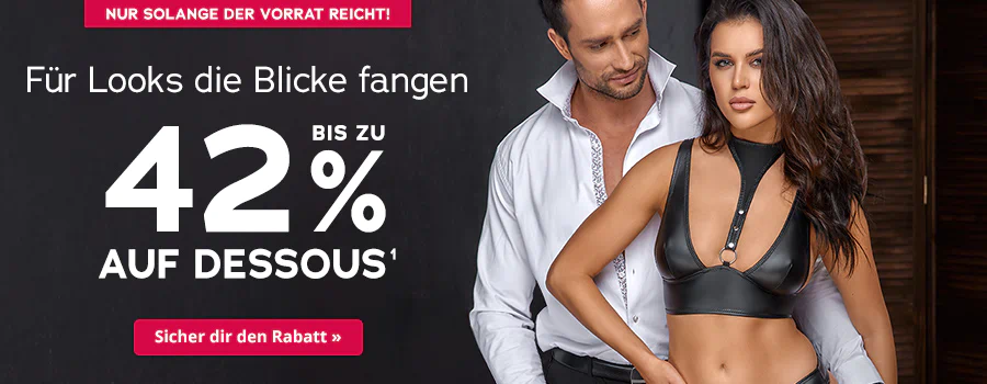 Das Bild zeigt eine Werbeanzeige mit einem Mann und einer Frau. Die Frau trägt schwarze, knappe Leder-Dessous, der Mann steht hinter ihr in offenem weißen Hemd. Oben steht in einem rotfarbenen Button: „Nur solange der Vorrat reicht!“. Großflächig steht in weißer Schrift: „Für Looks die Blicke fangen – Bis zu 42 % auf Dessous¹“. Unten ist ein rotfarbener Button mit der Aufschrift: „Sicher dir den Rabatt »“. Der Hintergrund ist dunkel gehalten, mit Holzpaneelen.