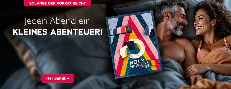 Das Bild zeigt eine Werbeanzeige. Rechts liegt ein Paar gemeinsam im Bett, beide lächeln sich an. Der Mann ist oberkörperfrei und die Frau trägt einen BH. Plakativ ist der Adventskalender mit buntem Design und der Aufschrift „HOLY NIGHTS“ abgebildet. Darüber steht in weißer Schrift: „Jeden Abend ein kleines Abenteuer“. Am oberen Rand ist ein rotfarbener Button mit dem Hinweis „Solange der Vorrat reicht“. Unterhalb ist ebenfalls ein rotfarbener Button mit der Aufschrift „Her damit »“.