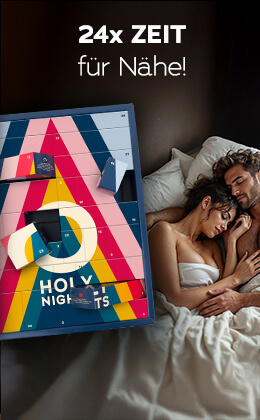 Das Bild zeigt eine Werbeanzeige. Ein Mann und eine Frau liegen beide Arm in Arm, mit geschlossenen Augen und oberkörperfrei im Bett. Plakativ ist der Adventskalender mit buntem Design und der Aufschrift „HOLY NIGHTS“ abgebildet. In weißer Schrift steht „24x Zeit für Nähe!“.