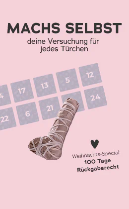 Das Bild zeigt eine Werbeanzeige. Oben steht auf rotem Hintergrund „Weihnachts-Special: 100 Tage Rückgaberecht“. Darunter steht auf rosafarbenem Hintergrund "Mach´s selbst - deine Versuchung für jedes Türchen". Daneben ist ein eingepacktes Toy abgebildet und ein Zahlen-Adventskalender angedeutet. Unterhalb befindet sich ein rotfarbener Button mit der Aufschrift "Adventskalender füllen".