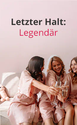 Mehrere lachende Frauen sitzen nebeneinander auf einem hellen Sofa, tragen rosa Morgenmäntel und stoßen mit Sektgläsern an. Eine trägt einen weißen Schleier. Im Hintergrund ein beiger Plüsch-Teddybär. Oben steht „Letzter Halt: Legendär“, unten ein roter Button mit der Aufschrift „Jetzt JGA-Party starten»