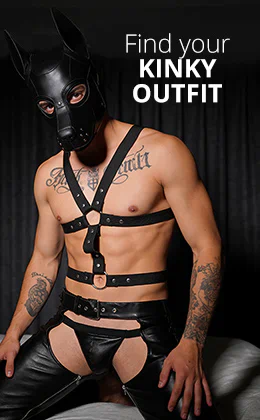 A muscular man wearing a black leather mask and harness is kneeling in front of a dark background. The text “Find your KINKY OUTFIT” can be seen on the right-hand side. There is a red button at the bottom with the text “Discover now »”.
