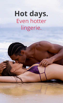 Advertisement banner featuring a couple kissing on the beach. The woman is wearing a purple bikini. Text: “Hot days. Even hotter lingerie.” and a button: “Find your summer look”