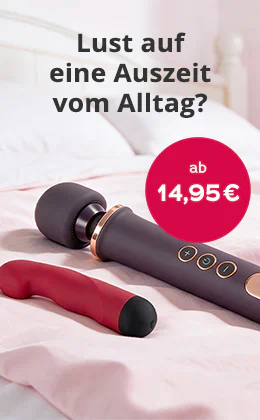 Lila Massagestab und roter Vibrator auf rosa Bett. Text: „Lust auf eine Auszeit vom Alltag?“ ab 14,95 €. Button: „Deinen Vibrator finden »“