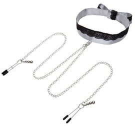 Halsband mit Nippelklemmen „Play Nice Satin Collar & Nipple Clamps“
