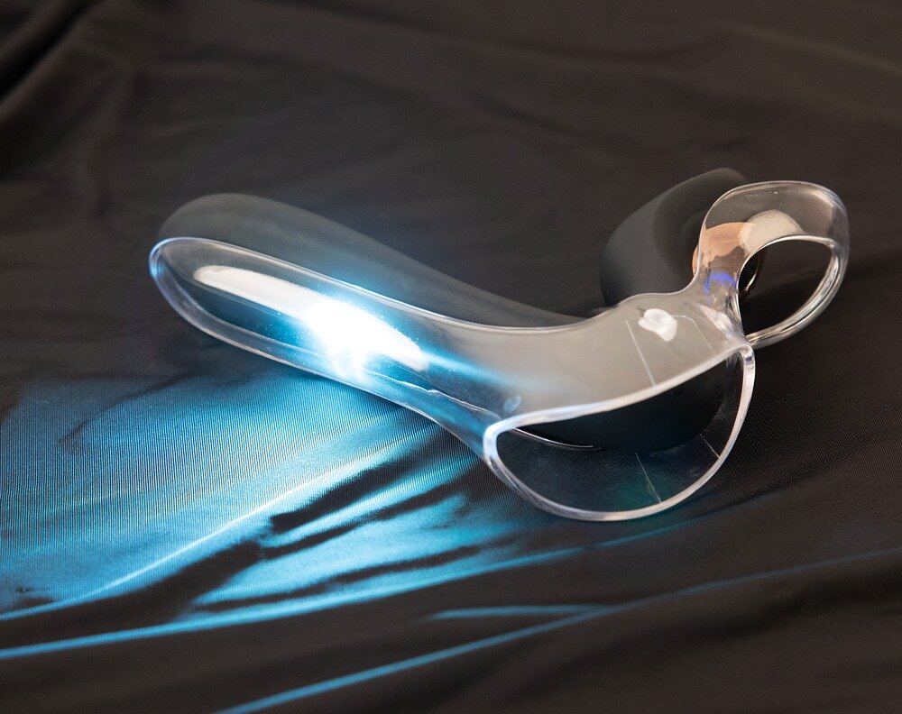 „Vibrating Speculum with an LED Light“