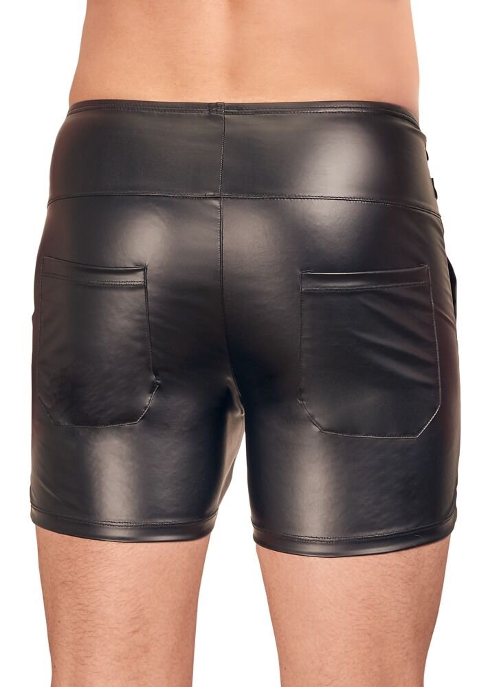 Shorts im trendigen Mattlook