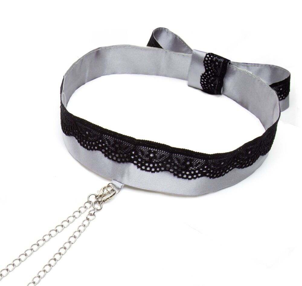 Halsband mit Nippelklemmen „Play Nice Satin Collar & Nipple Clamps“