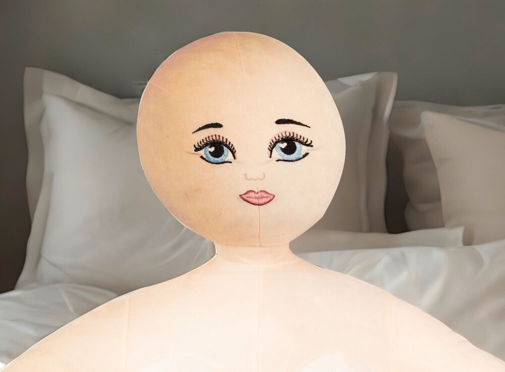 Liebespuppe „Your Plush Doll Leona“, kuschelweich